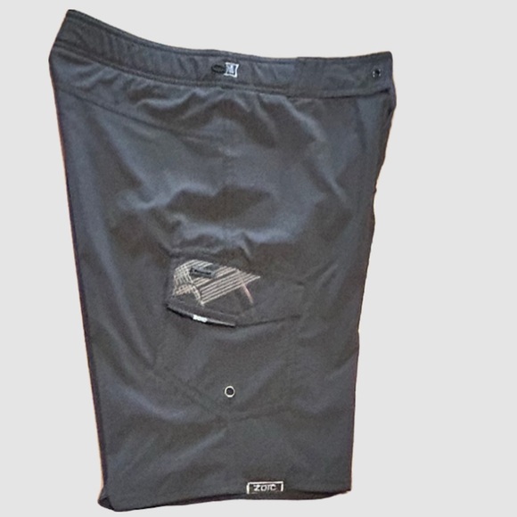 ZOIC Boys shorts 10/12 L Excellent condition 1 side pocket w/velcro closure - Picture 3 of 5